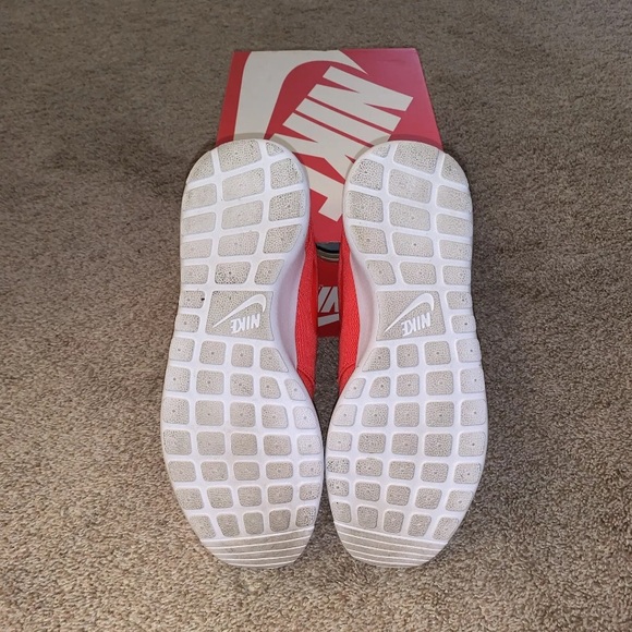 Size 9.5 - Nike Women’s Roshe One Crimson/Orange- Great Condition! - Picture 5 of 6